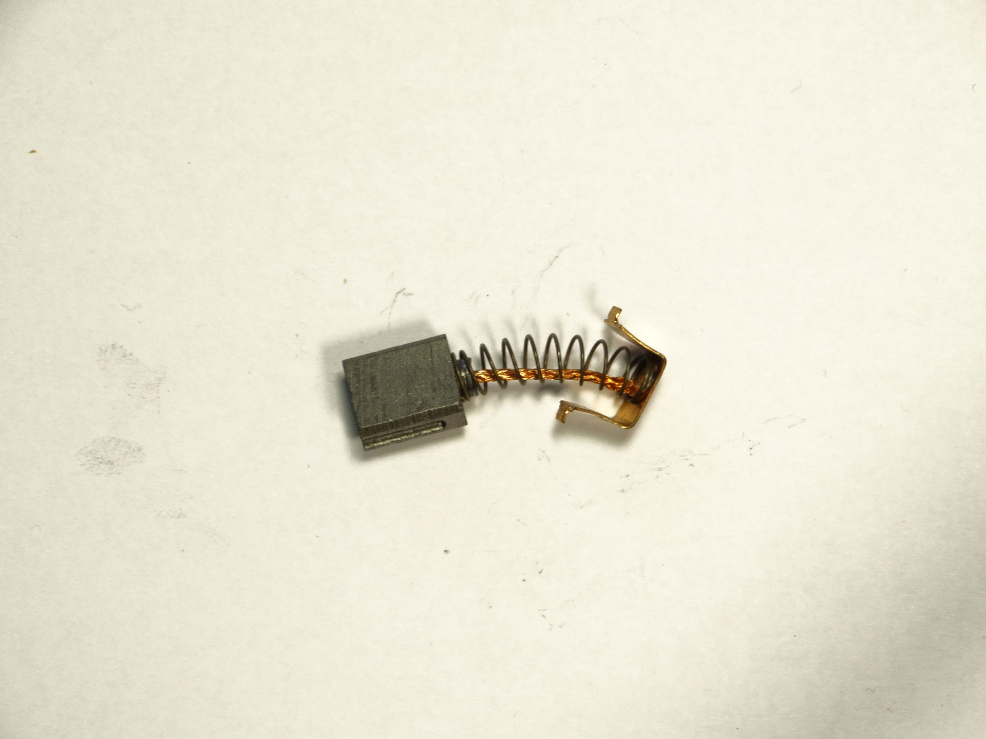 Szénkefe 5X8X11,5 mm rugós PG 50 RUGÓS BARKÁCS (kétoldalt nútos, beakadó füles) termék fő termékképe