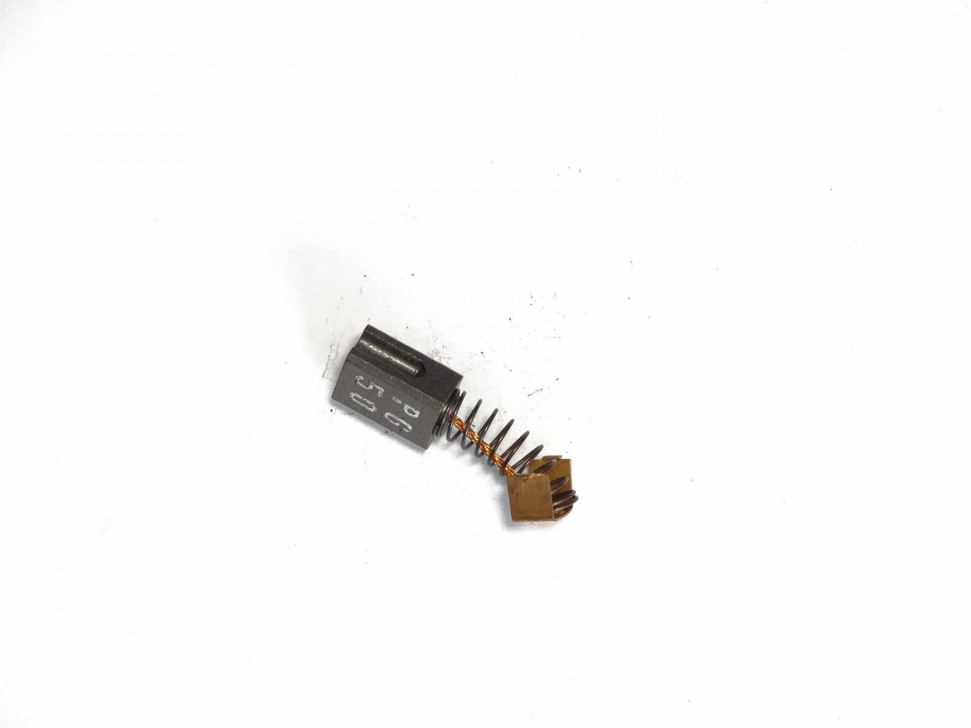 Szénkefe 6,3X9X13,5 mm R. BARKÁCS (két oldalt nútolt) termék fő termékképe